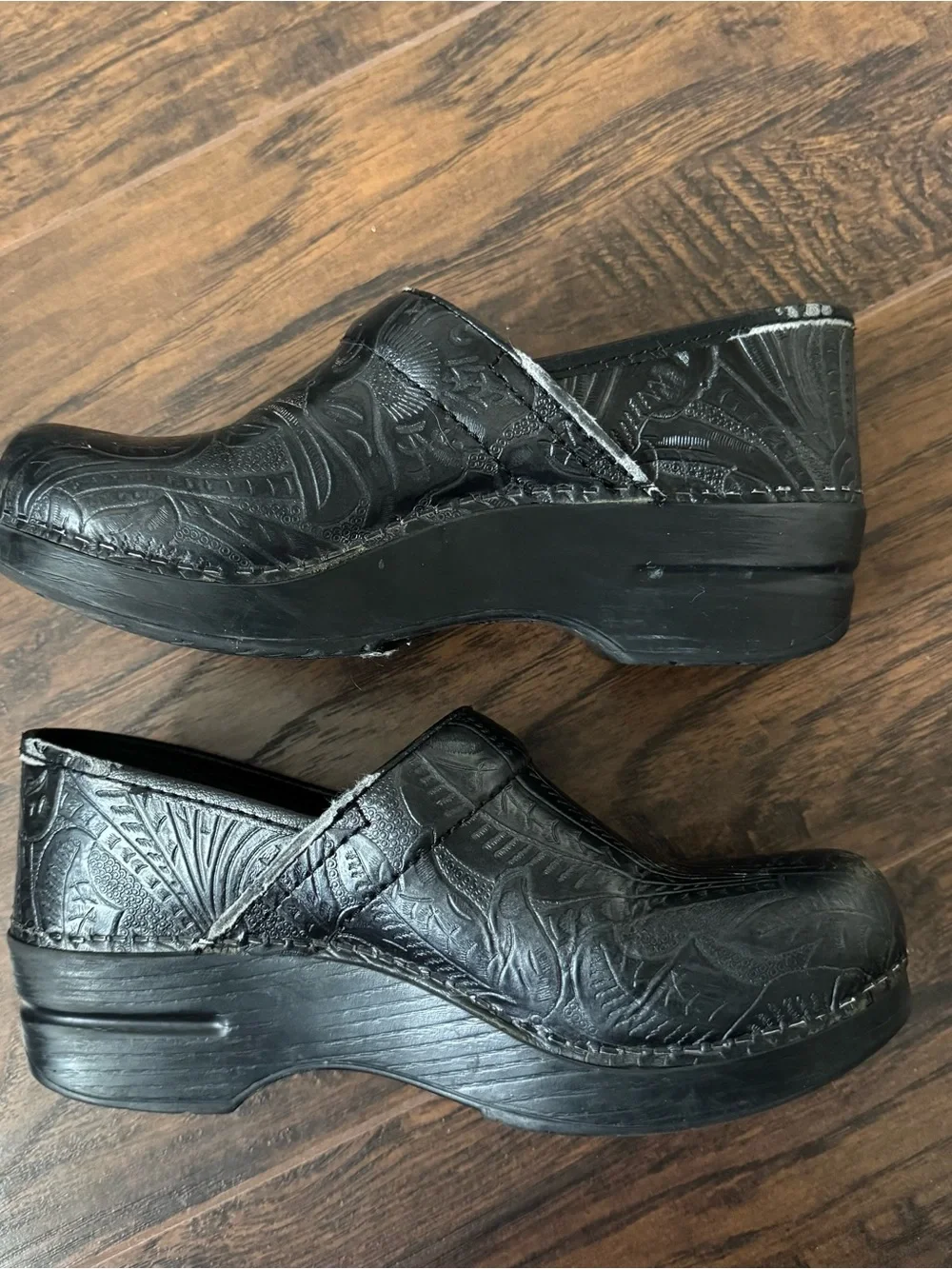 Dansko PROFESSIONAL TOOLED BLACK Womens Leather Slip On Clogs Shoes Size 38 - Picture 3 of 9